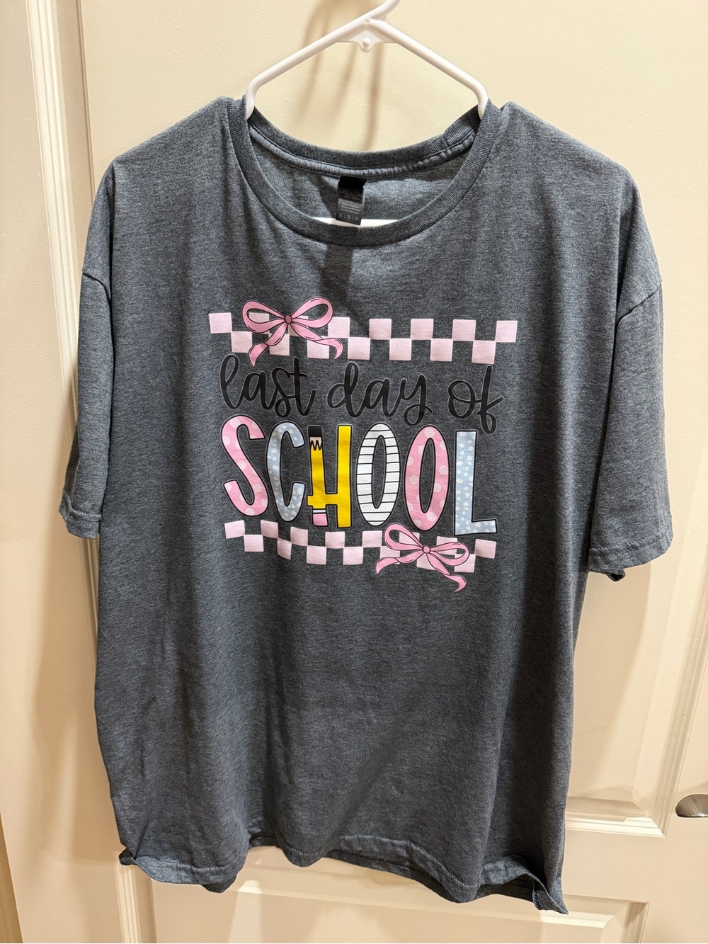 ‘Last Day of School’ Gildan XL